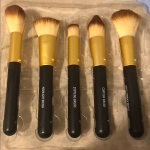 Makeup brushes